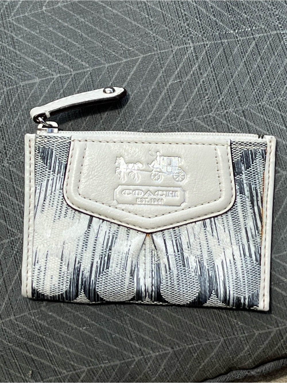 EUC Coach Light Gray and White Signature Card Case with Silver Logo - Picture 2 of 15
